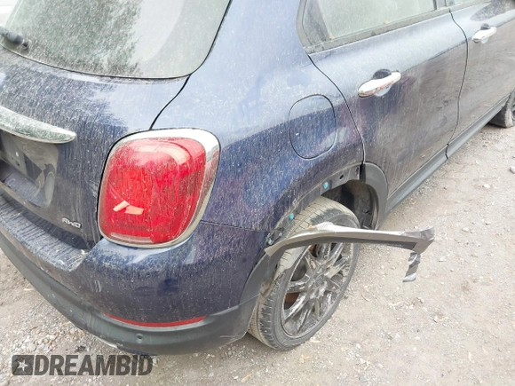 2017 FIAT 500X Pop z VIN ZFBCFYAB8HP535996, wystawiony jako IAAI lot #42234432 z przebiegiem 103 669 mil mil oraz . Historia ofert i sprzedaży dostępna na DreamBid. Obrazek 6.