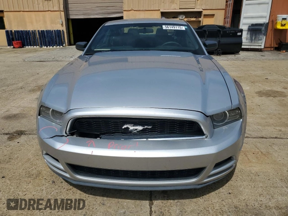 2013 Ford Mustang V6 z VIN 1ZVBP8AM8D5256204, wystawiony jako Copart lot #56149115 z przebiegiem 136 830 mil mil oraz Szkoda całkowita • Salvage title. Historia ofert i sprzedaży dostępna na DreamBid. Obrazek 5.
