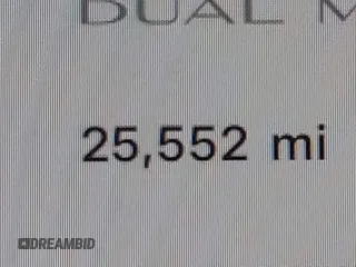 2022 Tesla Model 3 Long Range z VIN 5YJ3E1EB2NF183893, wystawiony jako IAAI lot #42130396 z przebiegiem 25 552 mil mil oraz . Historia ofert i sprzedaży dostępna na DreamBid. Obrazek 15.