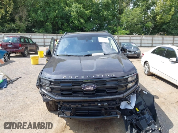 2025 Ford Expedition Max Active with VIN 1FMJK1J8XSEA26762, listed as a IAAI auction lot 42636848 with 706 mi miles and . Bid and sale history available at DreamBid. Image 6.