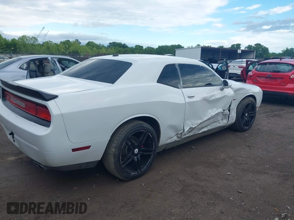 2012 Dodge Challenger R/T z VIN 2C3CDYBT2CH155385, wystawiony jako IAAI lot #42210312 z przebiegiem 111 892 mil mil oraz . Historia ofert i sprzedaży dostępna na DreamBid. Obrazek 4.