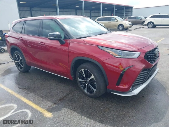 2022 Toyota Highlander XSE with VIN 5TDLZRAH6NS132390, listed as a IAAI auction lot 41945526 with 33,730 mi miles. Bid and sale history available at carsss.com. Image 1.