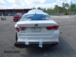 2018 Kia Optima LX z VIN 5XXGT4L39JG272694, wystawiony jako IAAI lot #42155363 z przebiegiem 115 417 mil mil oraz . Historia ofert i sprzedaży dostępna na DreamBid. Obrazek 6.