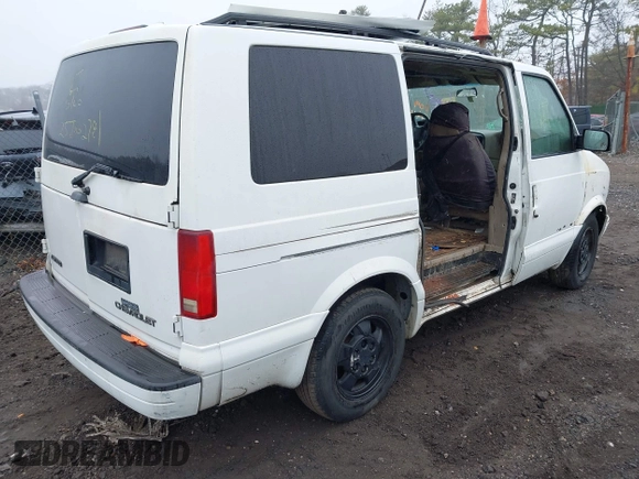 2003 Chevrolet Astro with VIN 1GNDM19X63B132143, listed as a IAAI auction lot 41818208 with Not Provided miles. Bid and sale history available at carsss.com. Image 4.