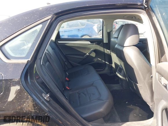2015 Volkswagen Passat Limited Edition Edition z VIN 1VWAT7A3XFC068792, wystawiony jako IAAI lot #41704551 z przebiegiem 89 388 mil mil oraz . Historia ofert i sprzedaży dostępna na DreamBid. Obrazek 8.