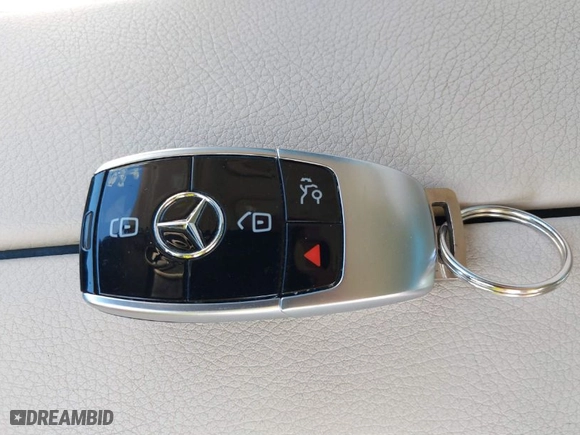 2017 Mercedes-Benz E-Class E 300 Luxury with VIN WDDZF4JB6HA105098, listed as a IAAI auction lot 41463493 with 85,657 mi miles. Bid and sale history available at carsss.com. Image 11.