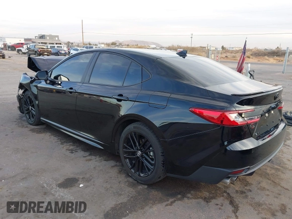 2025 Toyota Camry LE z VIN 4T1DAACK5SU523507, wystawiony jako IAAI lot #41389041 z przebiegiem 5 027 mil mil oraz . Historia ofert i sprzedaży dostępna na DreamBid. Obrazek 3.