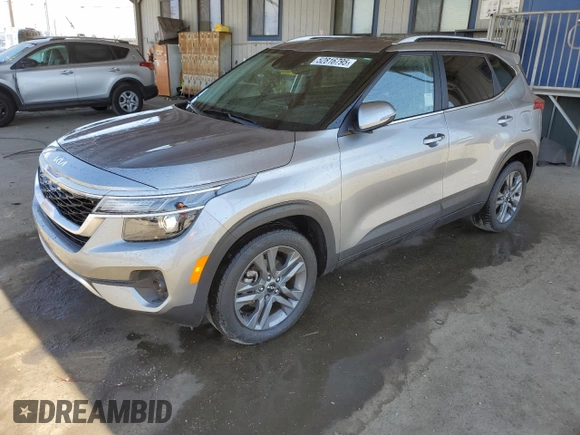 2023 Kia Seltos S z VIN KNDEU2AA8P7385323, wystawiony jako Copart lot #52816795 z przebiegiem 24 351 mil mil oraz Szkoda całkowita • Salvage title. Historia ofert i sprzedaży dostępna na DreamBid. Obrazek 1.