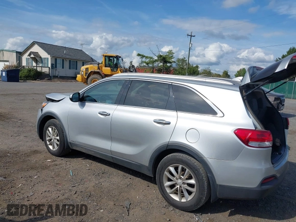 2018 Kia Sorento LX with VIN 5XYPGDA3XJG427112, listed as a IAAI auction lot 40303681 with 170,443 mi miles. Bid and sale history available at carsss.com. Image 3.