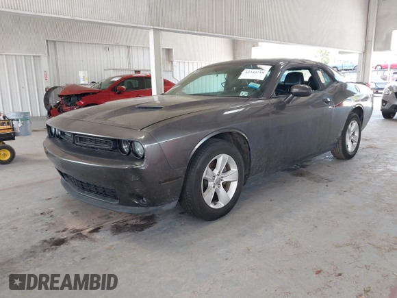 2018 Dodge Challenger SXT z VIN 2C3CDZAG5JH339596, wystawiony jako IAAI lot #42343718 z przebiegiem 62 113 mil mil oraz . Historia ofert i sprzedaży dostępna na DreamBid. Obrazek 2.