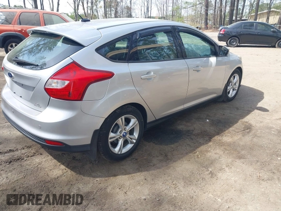 2013 Ford Focus SE with VIN 1FADP3K2XDL104907, listed as a IAAI auction lot 41952204 with 136,970 mi miles. Bid and sale history available at carsss.com. Image 4.