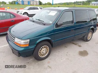 1994 Plymouth Voyager z VIN 2P4GH45R1RR703949, wystawiony jako IAAI lot #42330333 z przebiegiem 67 672 mil mil oraz . Historia ofert i sprzedaży dostępna na DreamBid. Obrazek 2.