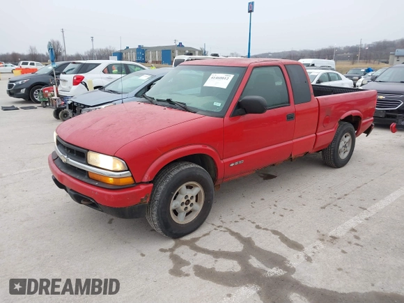 2002 Chevrolet S-10 LS with VIN 1GCDT19W928196725, listed as a IAAI auction lot 41460012 with 191,621 mi miles. Bid and sale history available at carsss.com. Image 2.