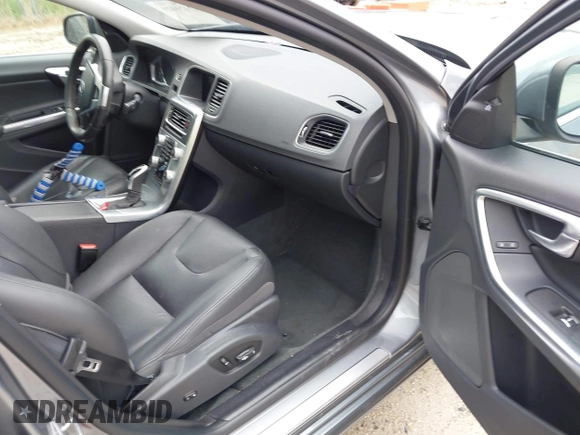 2018 Volvo S60 Inscription with VIN LYV402HKXJB167148, listed as a IAAI auction lot 42424429 with 72,126 mi miles and . Bid and sale history available at DreamBid. Image 5.