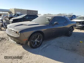 2017 Dodge Challenger SXT z VIN 2C3CDZAG0HH639976, wystawiony jako Copart lot #83611054 z przebiegiem 67 338 mil mil oraz Szkoda całkowita • Salvage title. Historia ofert i sprzedaży dostępna na DreamBid. Obrazek 1.
