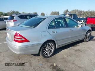 2003 Mercedes-Benz C 320 с VIN WDBRF64J23F340018, выставлен на аукционе IAAI как лот 42627186 с пробегом 164 147 миль миль и . История ставок и продаж доступна на DreamBid. Изображение 4.