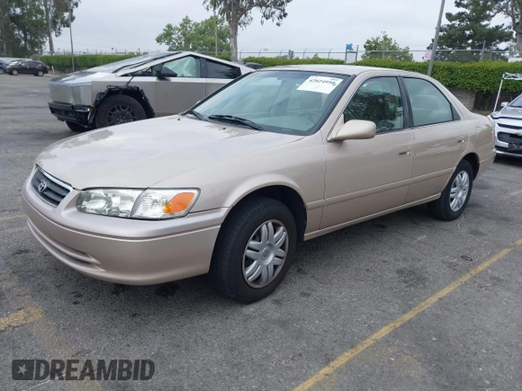 2001 Toyota Camry CE with VIN 4T1BG22K81U075758, listed as a IAAI auction lot 42024950 with 107,439 mi miles. Bid and sale history available at carsss.com. Image 2.