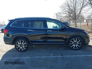 2022 Honda Pilot Touring 7-Passenger with VIN 5FNYF6H63NB006591, listed as a IAAI auction lot 41471359 with 75,574 mi miles. Bid and sale history available at carsss.com. Image 13.