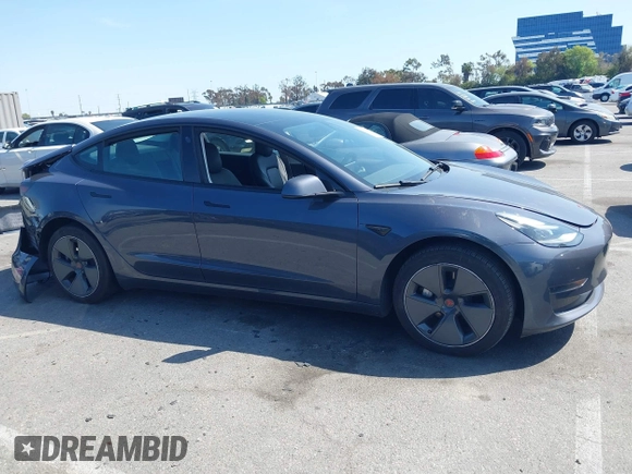 2023 Tesla Model 3 z VIN 5YJ3E1EA5PF401299, wystawiony jako IAAI lot #41968352 z przebiegiem 20 541 mil mil oraz . Historia ofert i sprzedaży dostępna na DreamBid. Obrazek 14.