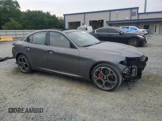 2023 Alfa Romeo Giulia Veloce z VIN ZARFAMBN6P7676600, wystawiony jako Copart lot #54583925 z przebiegiem 14 910 mil mil oraz Szkody całkowita. Historia ofert i sprzedaży dostępna na DreamBid. Obrazek 4.