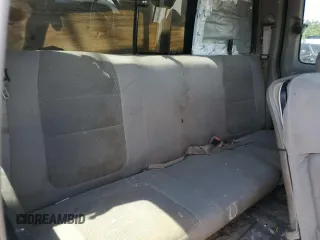 2004 Ford F-250 XL z VIN 1FTNX21P94EC33909, wystawiony jako Copart lot #55983665 z przebiegiem 243 869 mil mil oraz Czysty tytuł • Clean title. Historia ofert i sprzedaży dostępna na DreamBid. Obrazek 10.