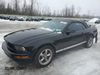 2005 Ford Mustang Deluxe z VIN 1ZVFT84N355220696, wystawiony jako Copart lot #43260575 z przebiegiem 158 180 mil mil oraz Nie do naprawy • Non repairable. Historia ofert i sprzedaży dostępna na DreamBid. Obrazek 1.