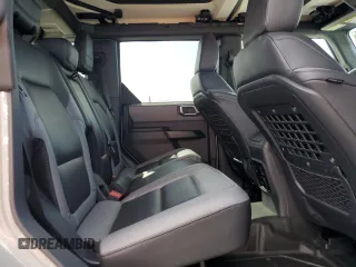 2024 Ford Bronco Black Diamond z VIN 1FMDE1BH9RLB26151, wystawiony jako Copart lot #51706795 z przebiegiem 10 981 mil mil oraz Szkoda całkowita • Salvage title. Historia ofert i sprzedaży dostępna na DreamBid. Obrazek 12.