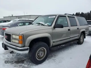 1999 GMC Suburban with VIN 3GKGK26J7XG537043, listed as a Copart auction lot 44683575 with 196,124 mi miles and Salvage Title. Bid and sale history available at carsss.com. Image 1.