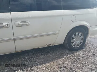 2007 Chrysler Town & Country LWB Touring with VIN 2A4GP54L67R151544, listed as a IAAI auction lot 42027456 with Not Provided miles. Bid and sale history available at carsss.com. Image 14.