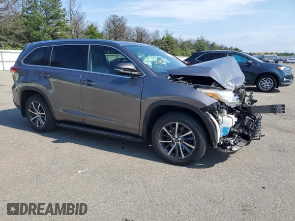 2017 Toyota Highlander XLE with VIN 5TDJZRFHXHS460934, listed as a Copart auction lot 62609385 with 57,809 mi miles and Salvage title. Bid and sale history available at DreamBid. Image 4.