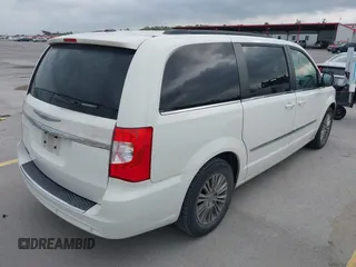 2013 Chrysler Town & Country Touring-L with VIN 2C4RC1CG2DR508799, listed as a IAAI auction lot 42092504 with 140,775 mi miles. Bid and sale history available at carsss.com. Image 4.