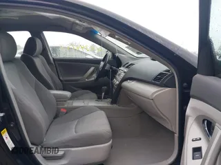 2011 Toyota Camry LE z VIN 4T1BF3EK3BU744766, wystawiony jako IAAI lot #42348183 z przebiegiem 178 304 mil mil oraz . Historia ofert i sprzedaży dostępna na DreamBid. Obrazek 5.