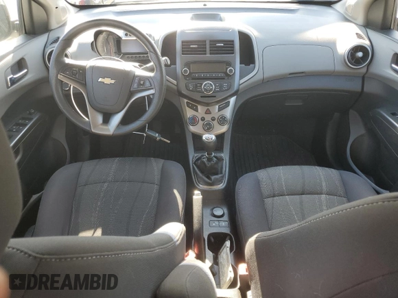 2012 Chevrolet Sonic LT z VIN 1G1JD6SB5C4229712, wystawiony jako Copart lot #81492374 z przebiegiem 116 566 mil mil oraz Czysty tytuł • Clean title. Historia ofert i sprzedaży dostępna na DreamBid. Obrazek 8.