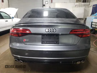 2017 Audi S8 z VIN WUAJ5AFD3HN900060, wystawiony jako Copart lot #42302065 z przebiegiem 79 782 mil mil oraz Szkoda całkowita • Salvage title. Historia ofert i sprzedaży dostępna na DreamBid. Obrazek 6.
