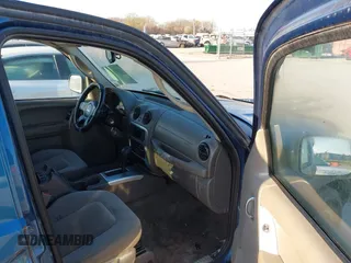 2004 Jeep Liberty Limited with VIN 1J4GL58K34W235515, listed as a IAAI auction lot 41863833 with 200,935 mi miles. Bid and sale history available at carsss.com. Image 5.