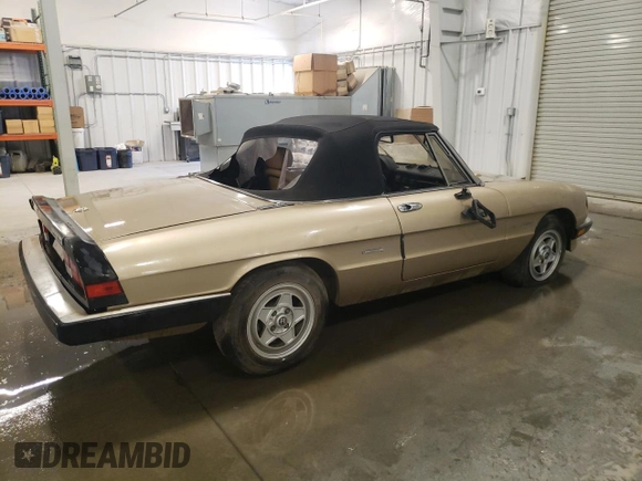 1986 Alfa Romeo Spider Veloce z VIN ZARBA541XG1037976, wystawiony jako Copart lot #50330035 z przebiegiem 47 885 mil mil oraz Szkoda całkowita • Salvage title. Historia ofert i sprzedaży dostępna na DreamBid. Obrazek 3.