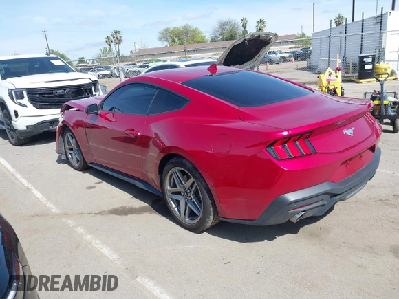 2024 Ford Mustang EcoBoost z VIN 1FA6P8TH2R5137890, wystawiony jako IAAI lot #41825638 z przebiegiem 6 144 mil mil oraz . Historia ofert i sprzedaży dostępna na DreamBid. Obrazek 3.