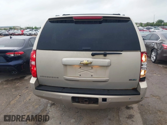 2010 Chevrolet Suburban LT z VIN 1GNUKJE32AR274468, wystawiony jako IAAI lot #42097027 z przebiegiem 257 180 mil mil oraz . Historia ofert i sprzedaży dostępna na DreamBid. Obrazek 16.