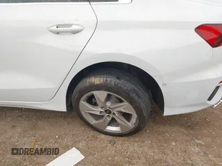 2023 Audi A3 Premium z VIN WAUGUDGY4PA133447, wystawiony jako IAAI lot #41817017 z przebiegiem 18 034 mil mil oraz . Historia ofert i sprzedaży dostępna na DreamBid. Obrazek 6.