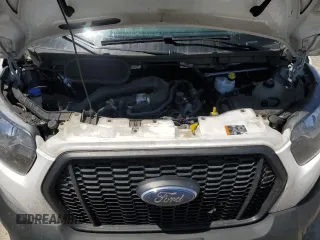 2024 Ford Transit Cargo z VIN 1FTBR2X8XRKA11725, wystawiony jako Copart lot #57682345 z przebiegiem 53 975 mil mil oraz Czysty tytuł • Clean title. Historia ofert i sprzedaży dostępna na DreamBid. Obrazek 12.