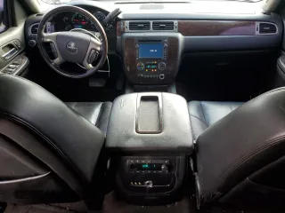 2008 GMC Yukon Denali z VIN 1GKFK63878J187742, wystawiony jako Copart lot #42462895 z przebiegiem 133 468 mil mil oraz Tytuł czysty. Historia ofert i sprzedaży dostępna na DreamBid. Obrazek 8.