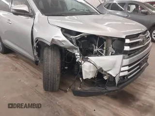 2019 Toyota Highlander SE with VIN 5TDJZRFH4KS612004, listed as a IAAI auction lot 42294935 with 47,603 mi miles and . Bid and sale history available at DreamBid. Image 6.