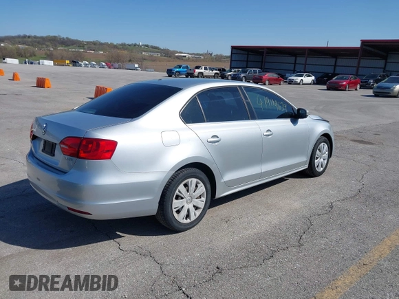 2013 Volkswagen Jetta Sedan SE with VIN 3VWDP7AJ8DM404855, listed as a IAAI auction lot 41949639 with 166,264 mi miles. Bid and sale history available at carsss.com. Image 4.