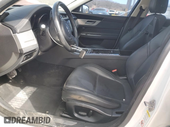 2018 Jaguar XF 25t with VIN SAJBS4FX4JCY69958, listed as a Copart auction lot 46852785 with 88,864 mi miles and Salvage Title. Bid and sale history available at carsss.com. Image 7.