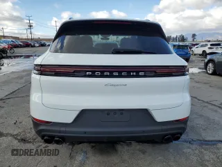 2024 Porsche Cayenne z VIN WP1AA2AY5RDA12912, wystawiony jako Copart lot #44555195 z przebiegiem 7 587 mil mil oraz Szkoda całkowita • Salvage title. Historia ofert i sprzedaży dostępna na DreamBid. Obrazek 6.