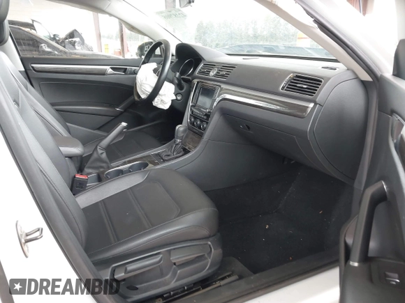 2016 Volkswagen Passat SE z VIN 1VWBT7A32GC057162, wystawiony jako IAAI lot #42287908 z przebiegiem 32 127 mil mil oraz . Historia ofert i sprzedaży dostępna na DreamBid. Obrazek 5.