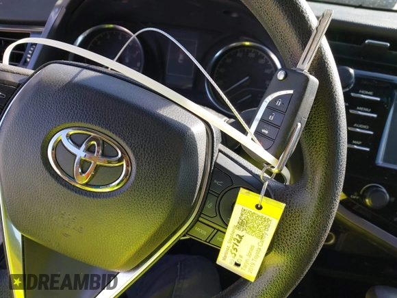2019 Toyota Camry LE z VIN 4T1B11HK8KU197444, wystawiony jako IAAI lot #41710904 z przebiegiem 137 766 mil mil oraz . Historia ofert i sprzedaży dostępna na DreamBid. Obrazek 11.