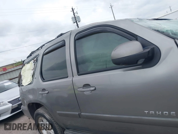 2007 Chevrolet Tahoe LT z VIN 1GNFC13J77R113842, wystawiony jako IAAI lot #42293559 z przebiegiem 288 926 mil mil oraz . Historia ofert i sprzedaży dostępna na DreamBid. Obrazek 13.