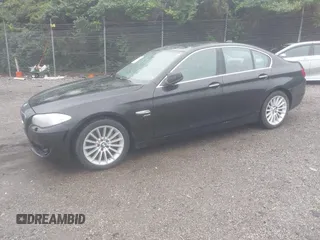 2011 BMW 5 Series 535i xDrive z VIN WBAFU7C52BDU56069, wystawiony jako IAAI lot #42376117 z przebiegiem 96 117 mil mil oraz . Historia ofert i sprzedaży dostępna na DreamBid. Obrazek 2.