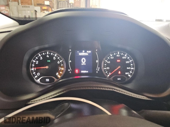 2017 Jeep Renegade Latitude with VIN ZACCJBBB3HPF43904, listed as a Copart auction lot 45128565 with 30,325 mi miles and Clean Title. Bid and sale history available at carsss.com. Image 9.